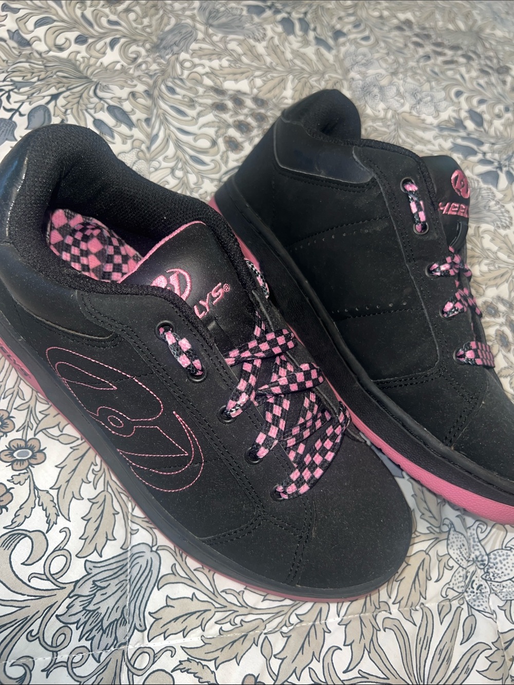 Women’s Heelys Black & Pink Sneakers with Checker Laces